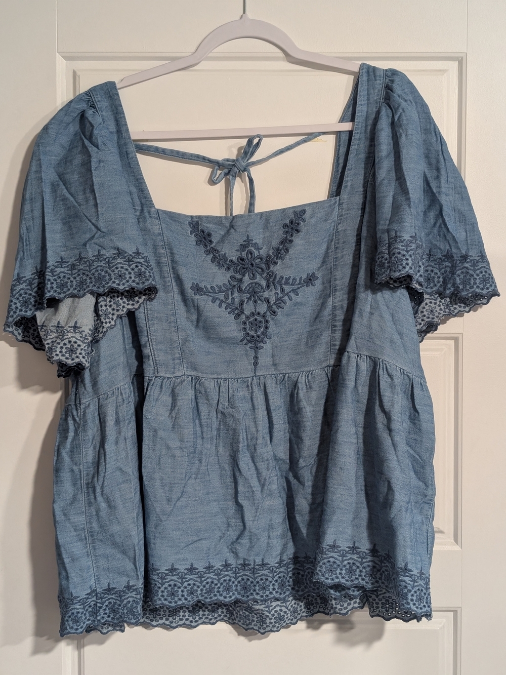Old Navy Light Blue Embroidered Puff-Sleeve Peasant Blouse
